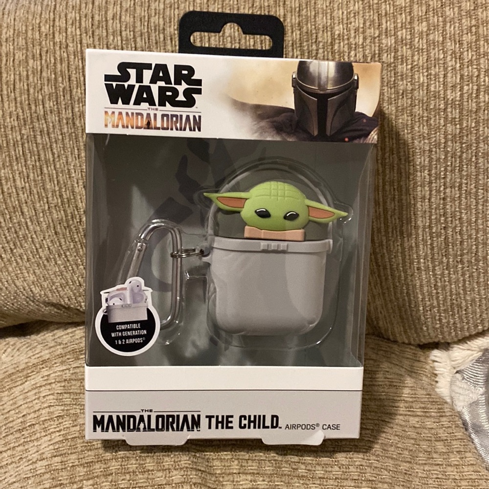 💚NWT Star Wars The Mandalorian The Child Airpods Case